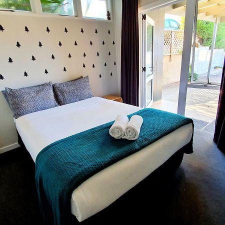 Bumbles Backpackers Hostel Queenstown Exterior photo