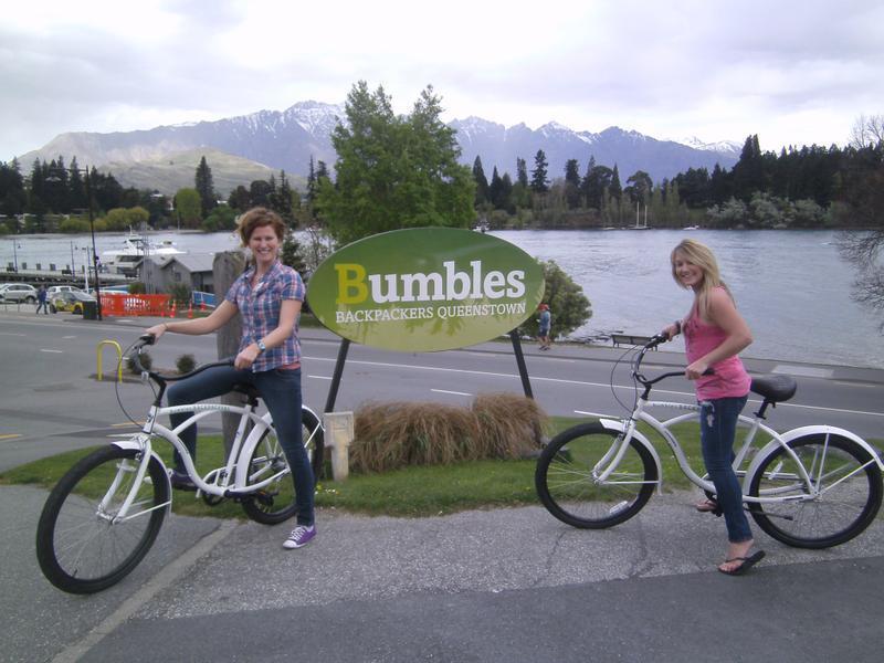 Bumbles Backpackers Hostel Queenstown Exterior photo
