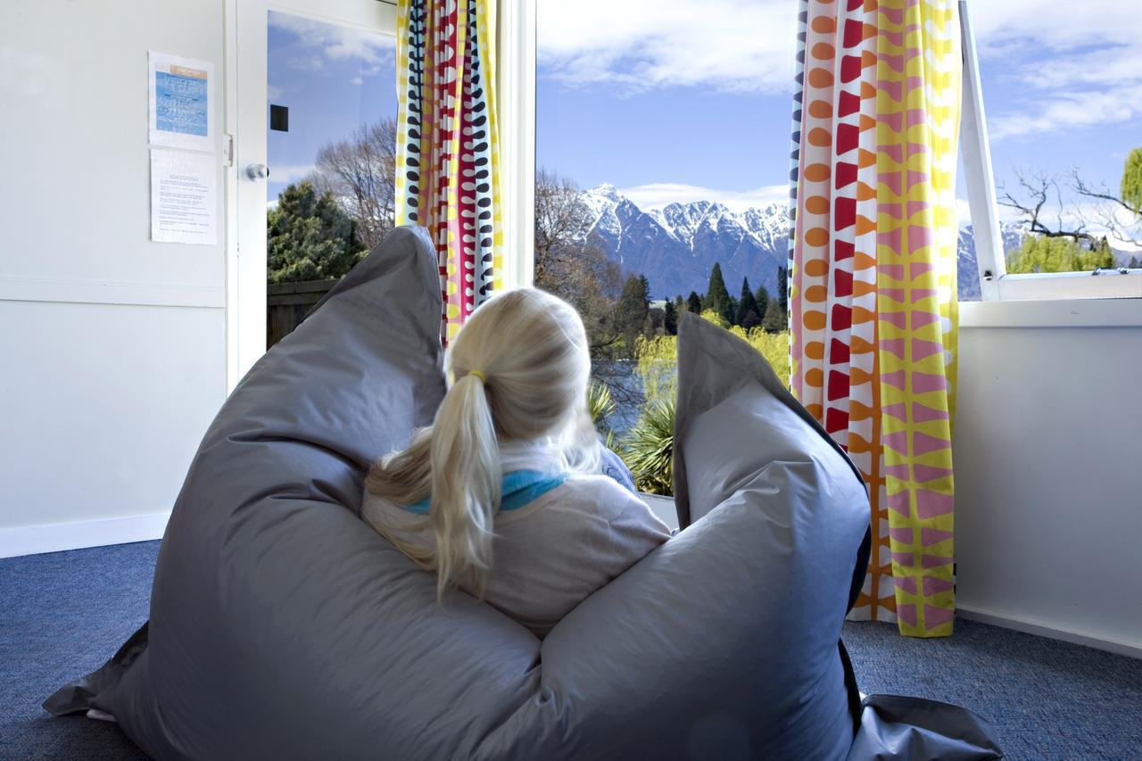 Bumbles Backpackers Hostel Queenstown Exterior photo