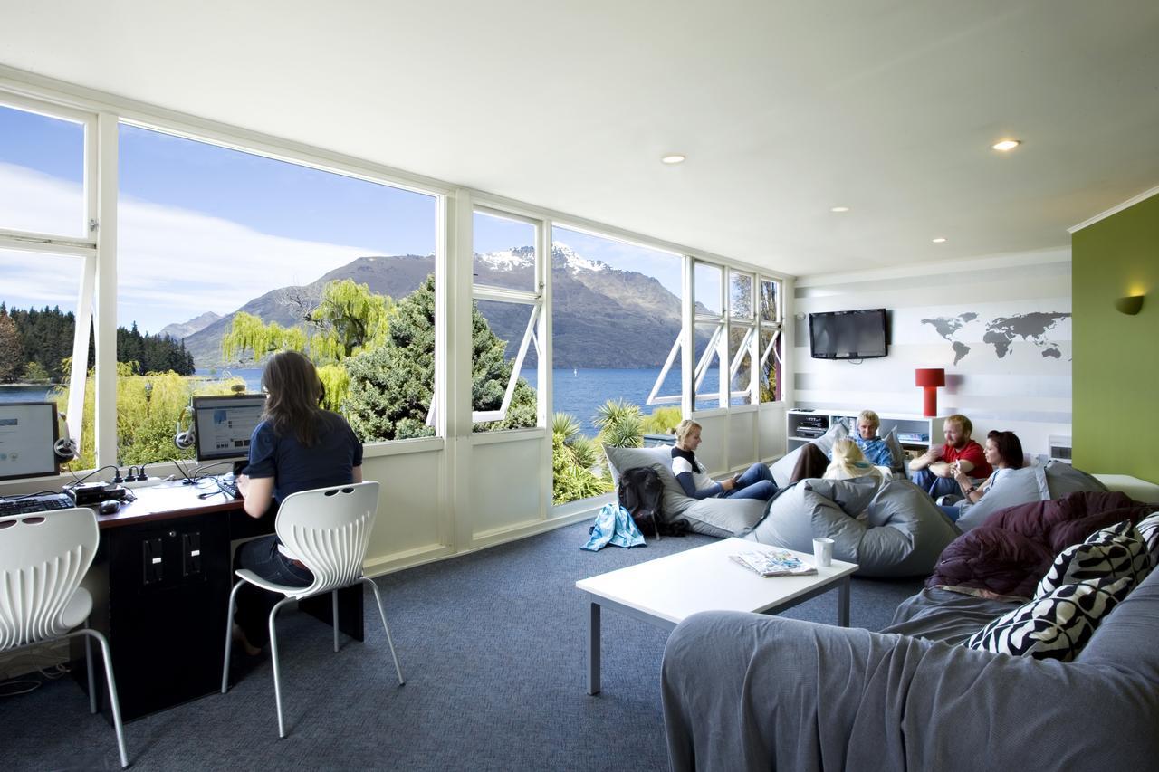 Bumbles Backpackers Hostel Queenstown Exterior photo