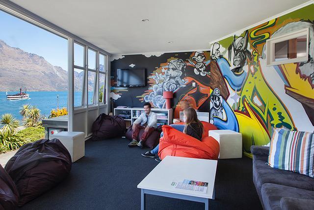 Bumbles Backpackers Hostel Queenstown Exterior photo