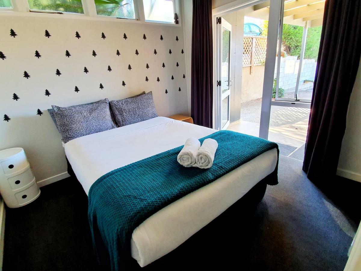 Bumbles Backpackers Hostel Queenstown Exterior photo